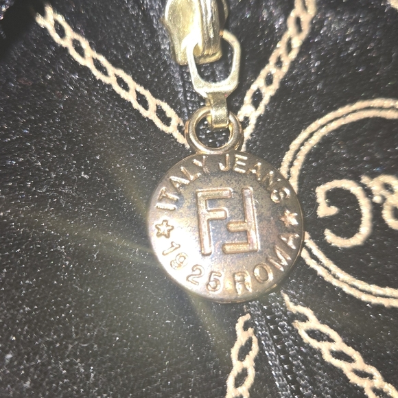 Rare D&G Black and Gold Men's Shirt - Picture 4 of 15